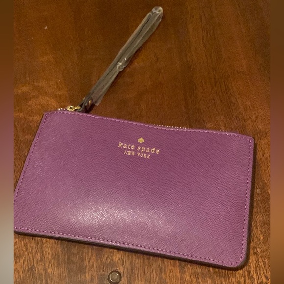 NEW Kate Spade Burgundy Wristlet, Hard to Find Color, NWT Great Gift - Picture 4 of 6